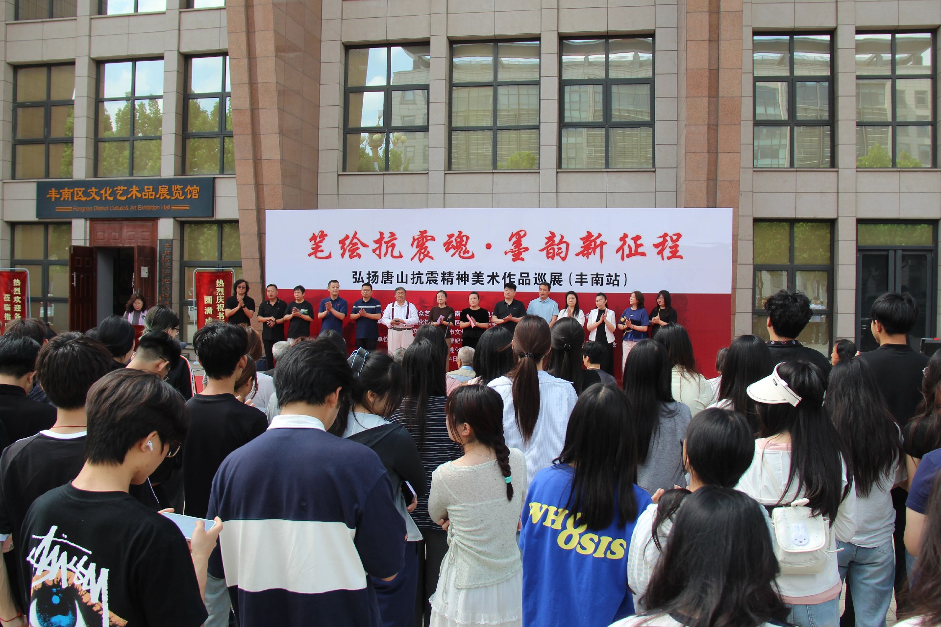 61acef77fb6ce8af6cf94398ea33106d.jpg